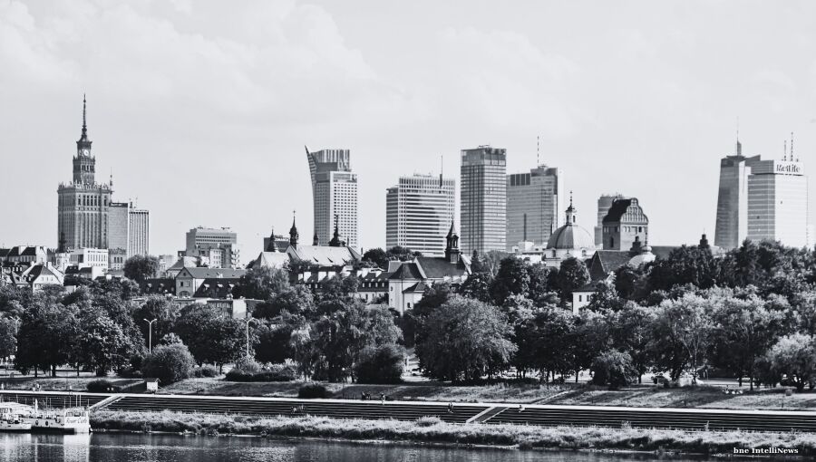 Poland's 7% deficit unlikely to trigger debt crisis but raises bond-market risk