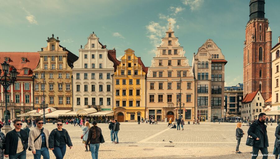 Polish unemployment falls to 5.8% in June, remains higher year on year