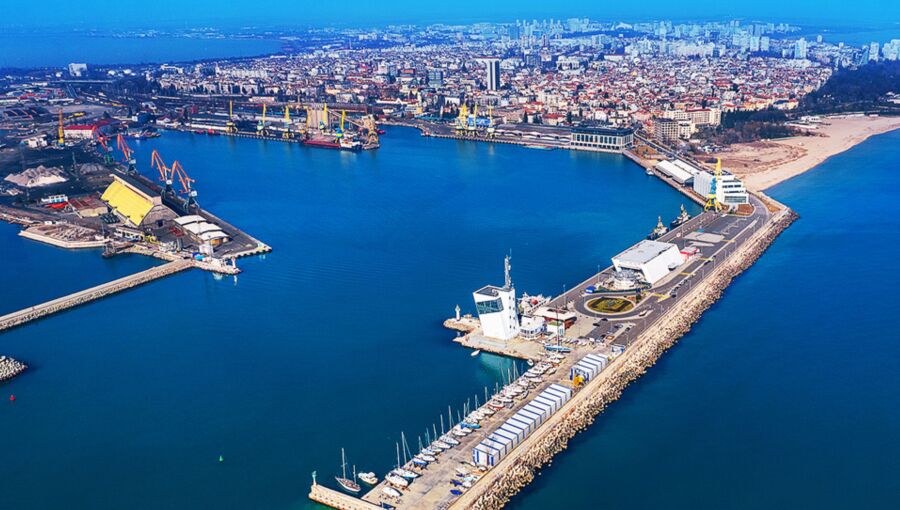 Black Sea ports shut down as Crimea's blackout deepens