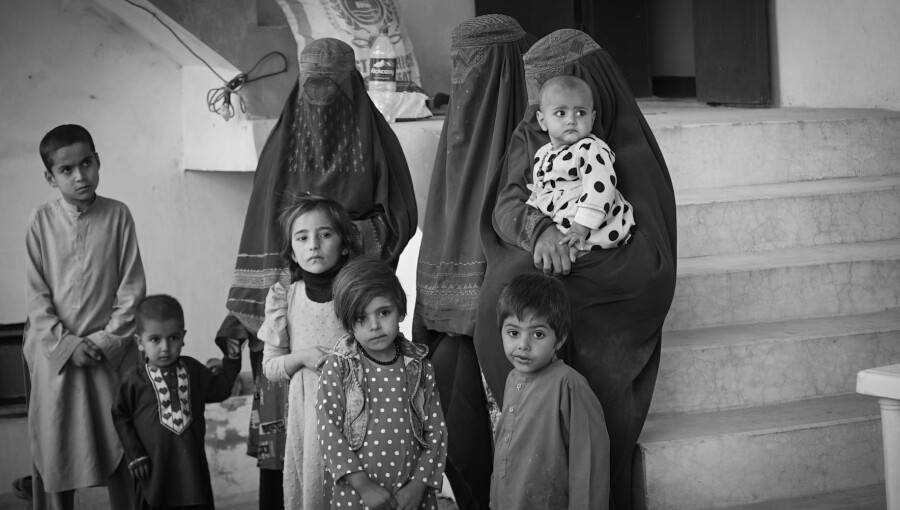 Taliban forces women to wear burkas to access hospitals