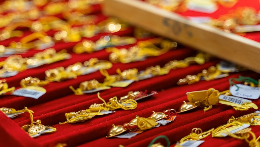 Record gold prices to hit sales volume of Indian jewellery retailers 