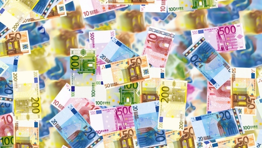 President says Czechia should adopt euro if it helps the economy
