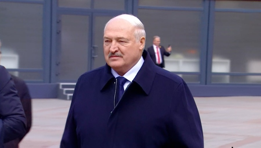Belarus' Lukashenko threatens to seize Lithuania’s stranded lorries