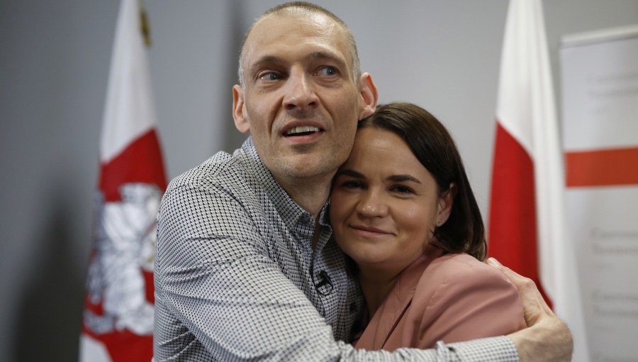 Lukashenko offers to release 1,300 political prisoners – if they leave the country