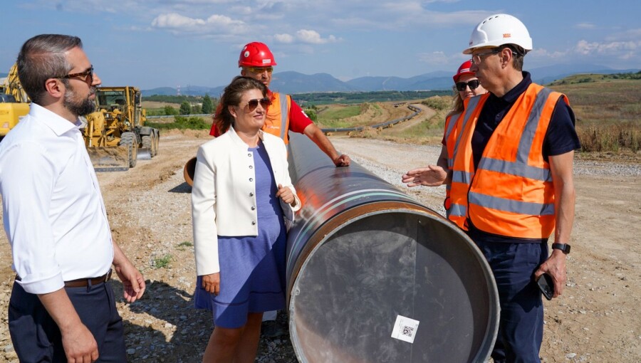 Energy Minister Sanja Božinovska inspected the gas interconnect construction works on July 10. 