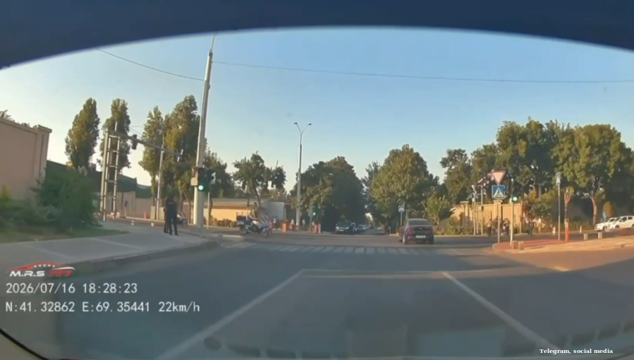 Uzbek police officer dies in mystery motorbike smash on “presidential motorcade” road