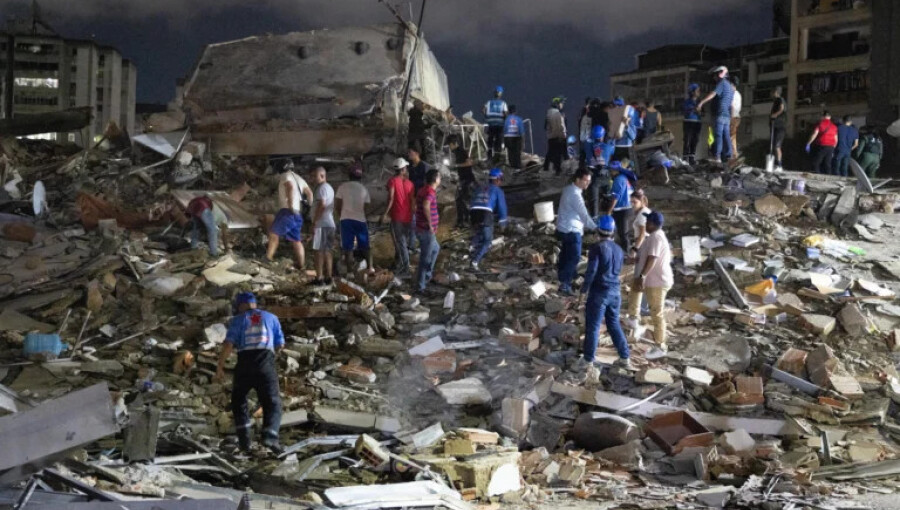 Venezuela earthquakes kill 32, injure more than 700 as toll expected to rise