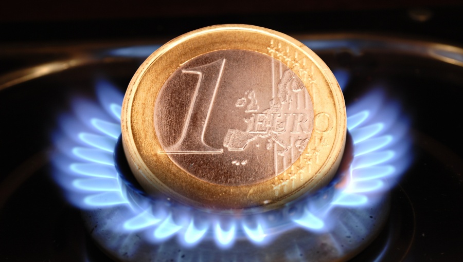 Europe sees further climb in gas prices in February, amid record storage withdrawals