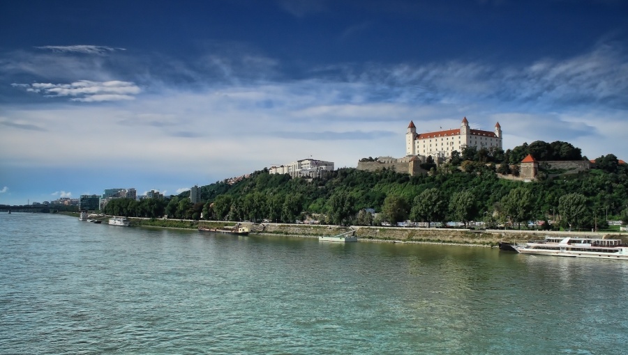 Water level of Danube near Slovak capital Bratislava hits historical low