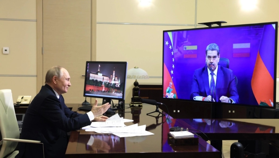 Putin extends diplomatic lifeline to Venezuela's Maduro in Victory Day invitation