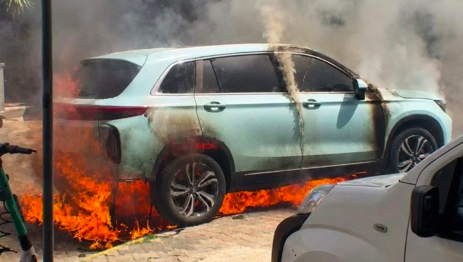 A Skywell ET5 goes up in flames. Engineers from Nanjing have arrived as part of a bid to quickly dissolve consumer anxiety.