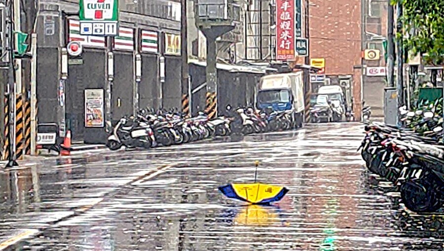 Typhoon Bavi reaches Taiwan as some businesses remain open despite shutdown orders