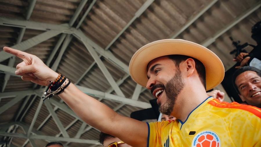 Markets bet big on De la Espriella, Colombia's next president. Economists are not so sure