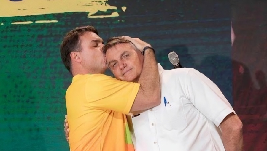 Flávio Bolsonaro launches Brazil presidential bid on father's legacy