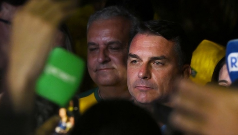 Rolex, vaccine lobbyists and call girls haunt Flávio Bolsonaro days before Brazil vote