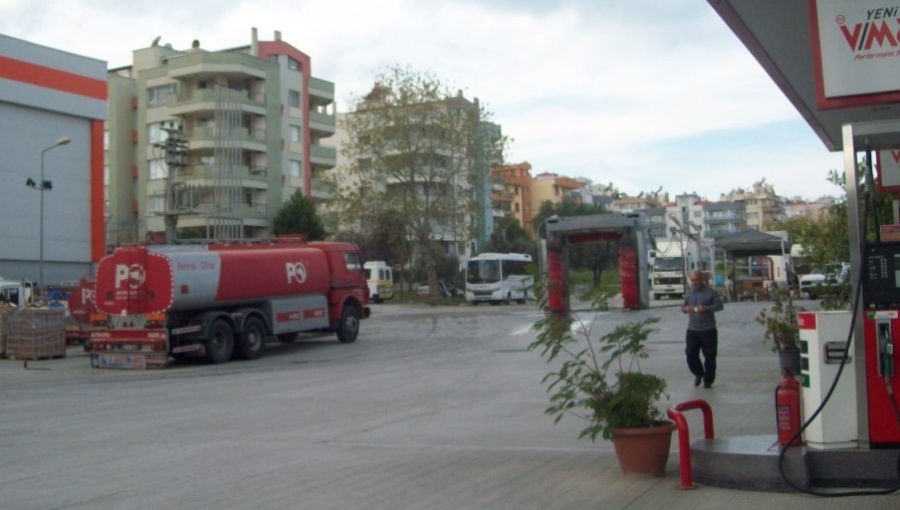 Both the consumer and industry in Turkey are feeling the pain of the lira's shocking descent in fuel prices. 